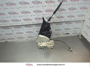 O189790 Gebruikte portierslot mechaniek 4deurs links-voor Mercedes A-Klasse