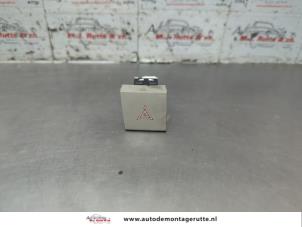 O189815 Gebruikte paniekverlichtings schakelaar Peugeot 508