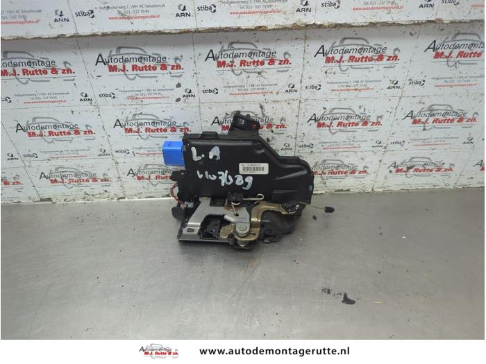 Gebruikte Slotmechaniek Portier 4Deurs links-achter Skoda Octavia O189823