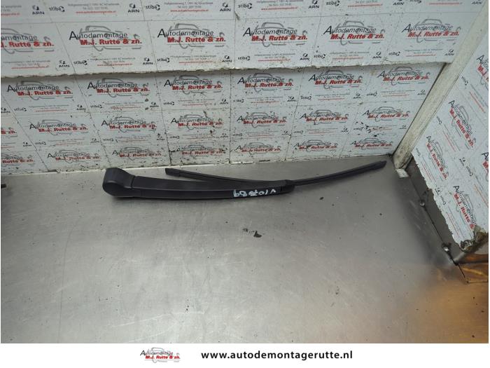 Gebruikte Ruitenwisserarm achter Skoda Octavia O189825