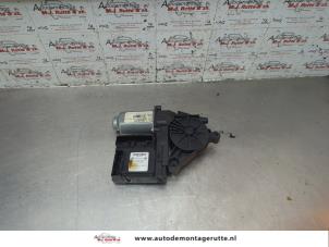 O189830 Gebruikte raammotor portier Skoda Octavia