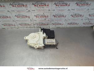 O189831 Gebruikte raammotor portier Skoda Octavia