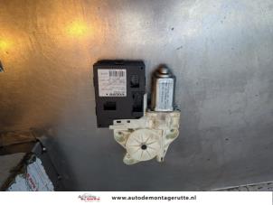 O189864 Gebruikte raammotor portier Volvo S40