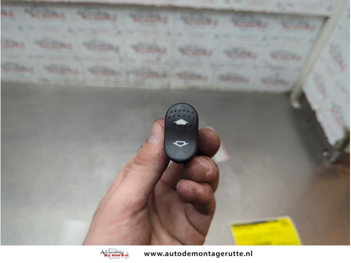 Gebruikte Schakelaar Elektrisch Raam Ford Focus O189871
