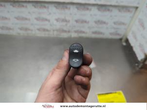 O189871 Gebruikte schakelaar elektrisch raam Ford Focus