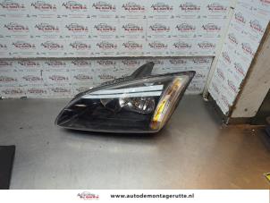 O189893 Gebruikte koplamp links Ford Focus