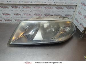 O189939 Gebruikte koplamp links Skoda Octavia