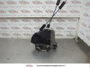 O189954 Gebruikte portierslot mechaniek 4deurs links-voor Lexus RX