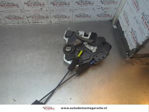 O189978 Gebruikte portierslot mechaniek 4deurs rechts-voor Lexus RX