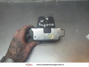 O190052 Gebruikte slotmechaniek achterklep Citroen C3