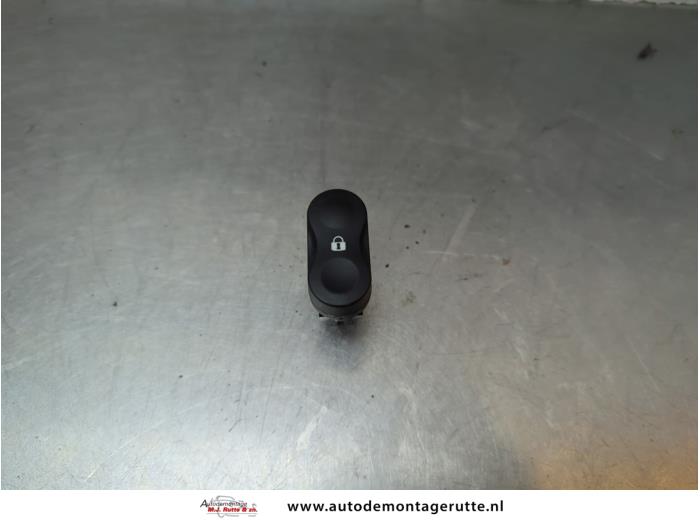 Gebruikte Centrale deurvergrendeling Schakelaar Dacia Sandero O190075