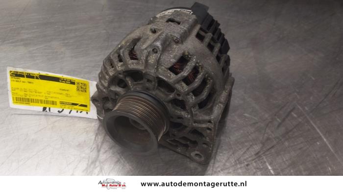 Gebruikte Alternator Volkswagen Golf O190082