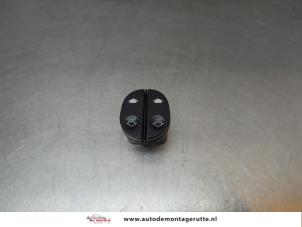 O190088 Gebruikte elektrisch raam schakelaar Ford Fiesta