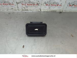 O190127 Gebruikte schakelaar achterklep Audi A8