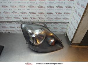 O190187 Gebruikte rechter koplamp Ford Fiesta