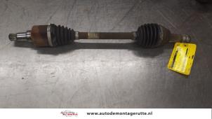 O190197 Gebruikte homokineetas links-voor Ford Fiesta