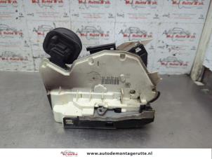 O190232 Gebruikte portierslot mechaniek 4deurs rechts-achter Volkswagen Golf