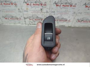 O190243 Gebruikte schakelaar elektrisch raam Volkswagen Golf