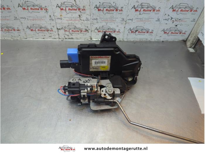 Gebruikte Portierslot Mechaniek 4Deurs links-voor Audi A8 O190271
