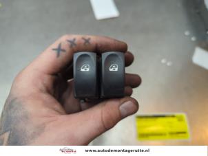 O190302 Gebruikte schakelaar elektrisch raam Renault Twingo