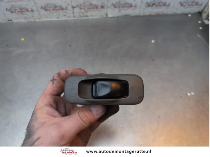 Gebruikte Raam schakelaar elektrisch Mitsubishi Space Star O190305