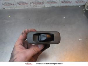 O190305 Gebruikte schakelaar elektrisch raam Mitsubishi Space Star