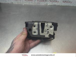O190340 Gebruikte slotmechaniek portier 4deurs links-voor Ford Focus