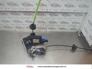 O190361 Gebruikte slotmechaniek portier 4deurs rechts-achter Audi A8