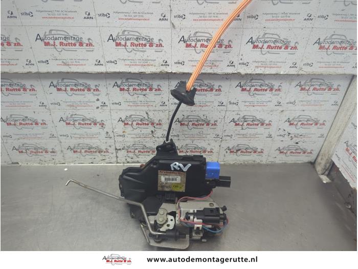 Gebruikte Slotmechaniek Portier 4Deurs rechts-voor Audi A8 O190365