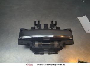 O190366 Gebruikte portiergreep 4deurs rechts-voor Audi A8