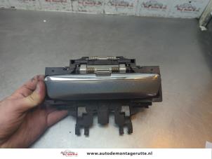 O190381 Gebruikte deurgreep 4deurs links-achter Audi A8