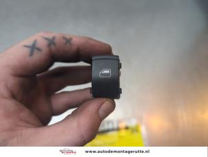 O190384 Gebruikte schakelaar elektrisch raam Audi A8