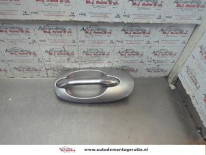 O190392 Gebruikte deurgreep 4deurs links-achter Kia Carnival
