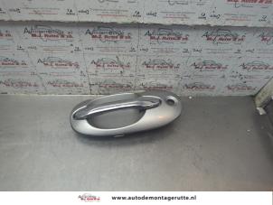 O190393 Gebruikte deurgreep 4deurs links-voor Kia Carnival