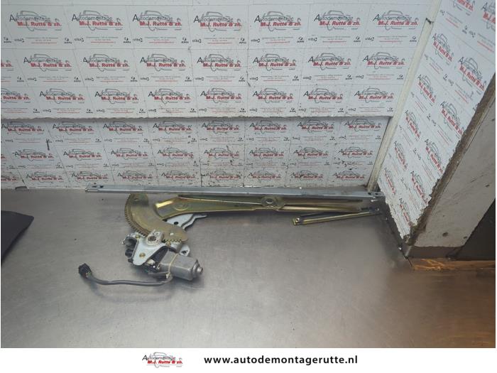 Gebruikte Ruitmechaniek 4Deurs rechts-voor Kia Carnival O190395