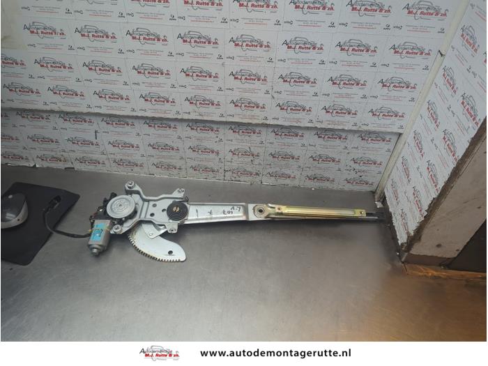 Gebruikte Ruitmechaniek 4Deurs links-voor Kia Carnival O190396