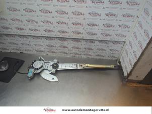 O190396 Gebruikte ruitmechaniek 4deurs links-voor Kia Carnival