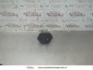 O190411 Gebruikte kachel weerstand Kia Carnival