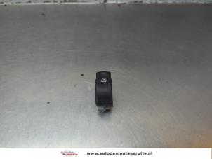 O190430 Gebruikte schakelaar elektrisch raam Renault Twingo
