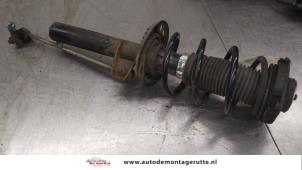 O190457 Gebruikte schokdemperpoot links-voor Volkswagen Golf