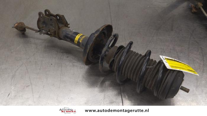 Gebruikte Veerpoot links-voor Opel Corsa O190480