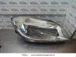 O190582 Gebruikte rechter koplamp Skoda Fabia