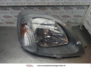 O190584 Gebruikte rechter koplamp Toyota Yaris