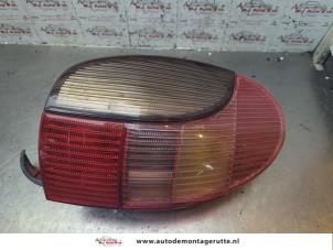 O190597 Gebruikte achterlicht links Peugeot 306