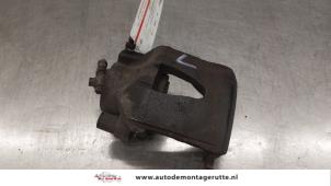 O190609 Gebruikte remklauw (tang) links-voor Volkswagen Golf