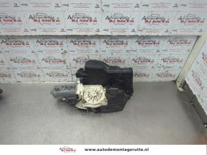 O190637 Gebruikte deurslot mechaniek 4deurs links-achter BMW 7-Serie