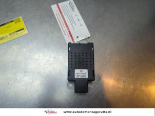 O190745 Gebruikte antenne versterker Volkswagen Golf
