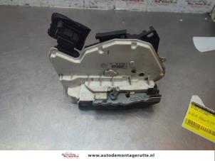 O190756 Gebruikte deurslot mechaniek 4deurs rechts-voor Volkswagen Golf