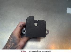 O190758 Gebruikte slotmechaniek achterklep Volkswagen Golf