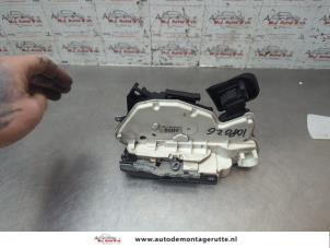 O190761 Gebruikte slotmechaniek portier 4deurs links-achter Volkswagen Golf